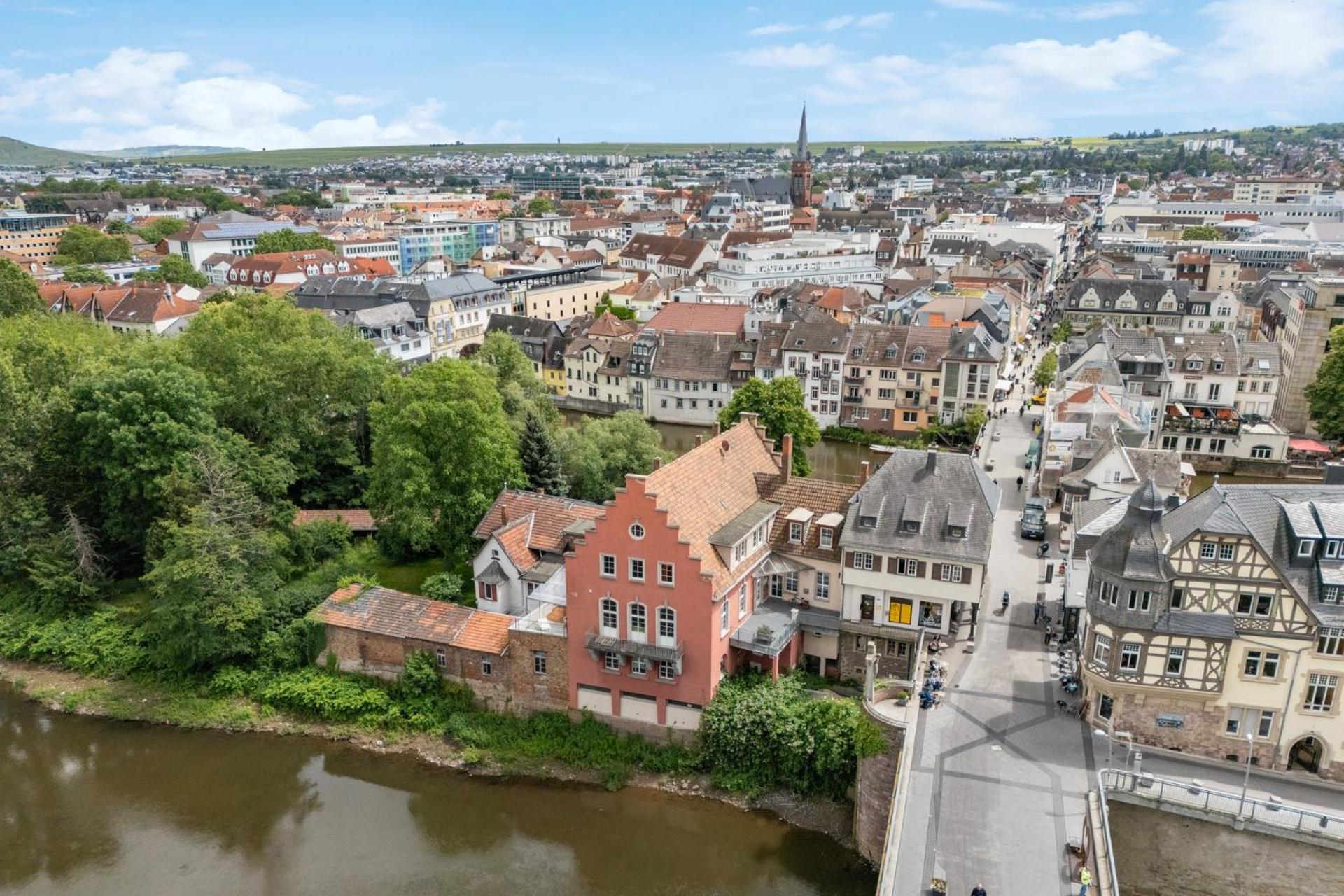 Altstadt Apartment Am Wasser Mit Parkplatz Und Riesigem Garten Бад Кройцнах Екстериор снимка